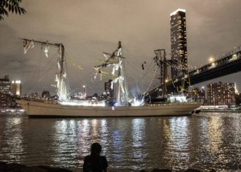2 people died after a Mexican navy sailing ship crashed into the Brooklyn Bridge