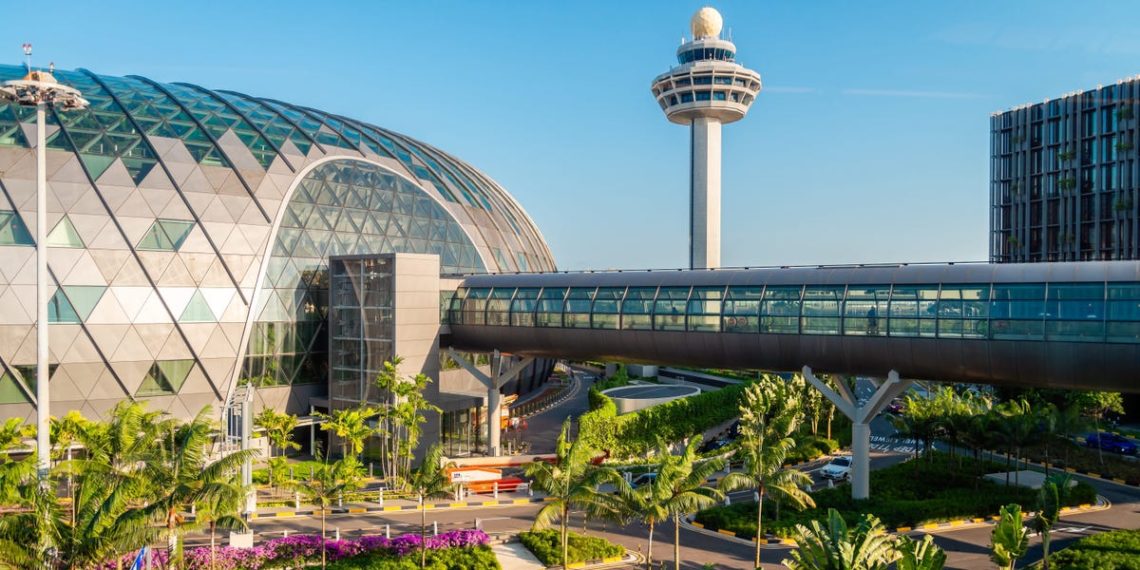 The best and worst airports for layovers, according to a travel expert who flies 200,000 miles a year