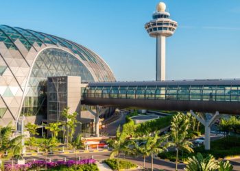 The best and worst airports for layovers, according to a travel expert who flies 200,000 miles a year