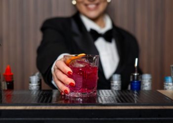 I’ve been a bartender for over 10 years. Here are 11 things I wish customers would stop doing.
