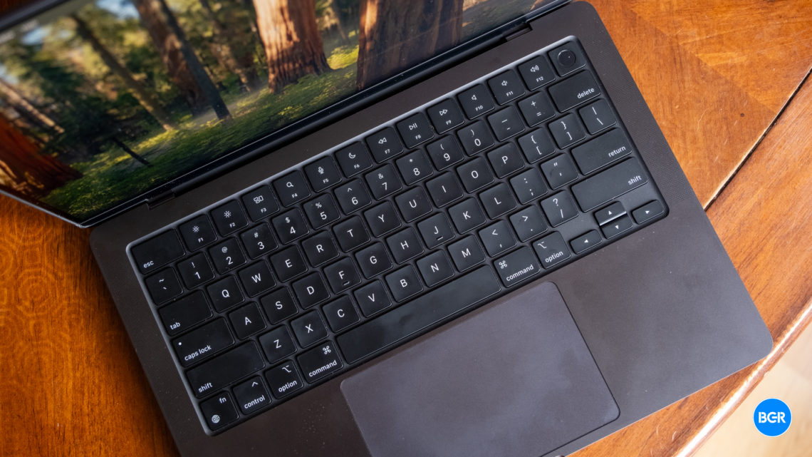 Amazon customer reviews made me realize something sad about Apple laptops