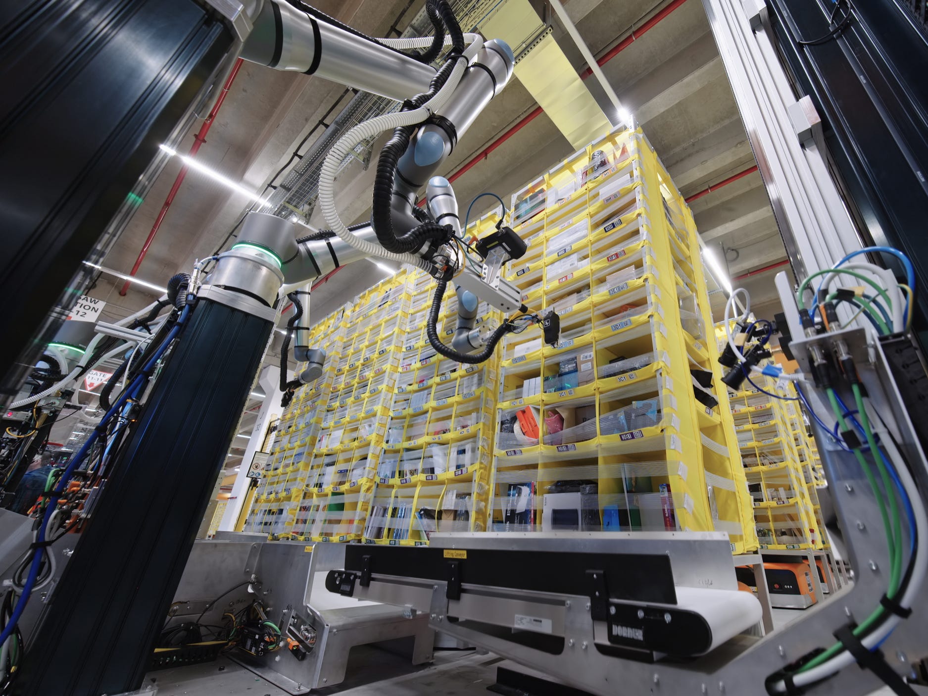 Amazon's new Vulcan robot