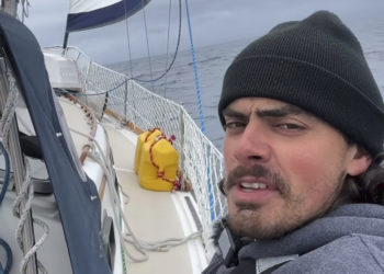 An Oregon man who quit his job to set sail with his cat arrives to cheering fans in Hawaii