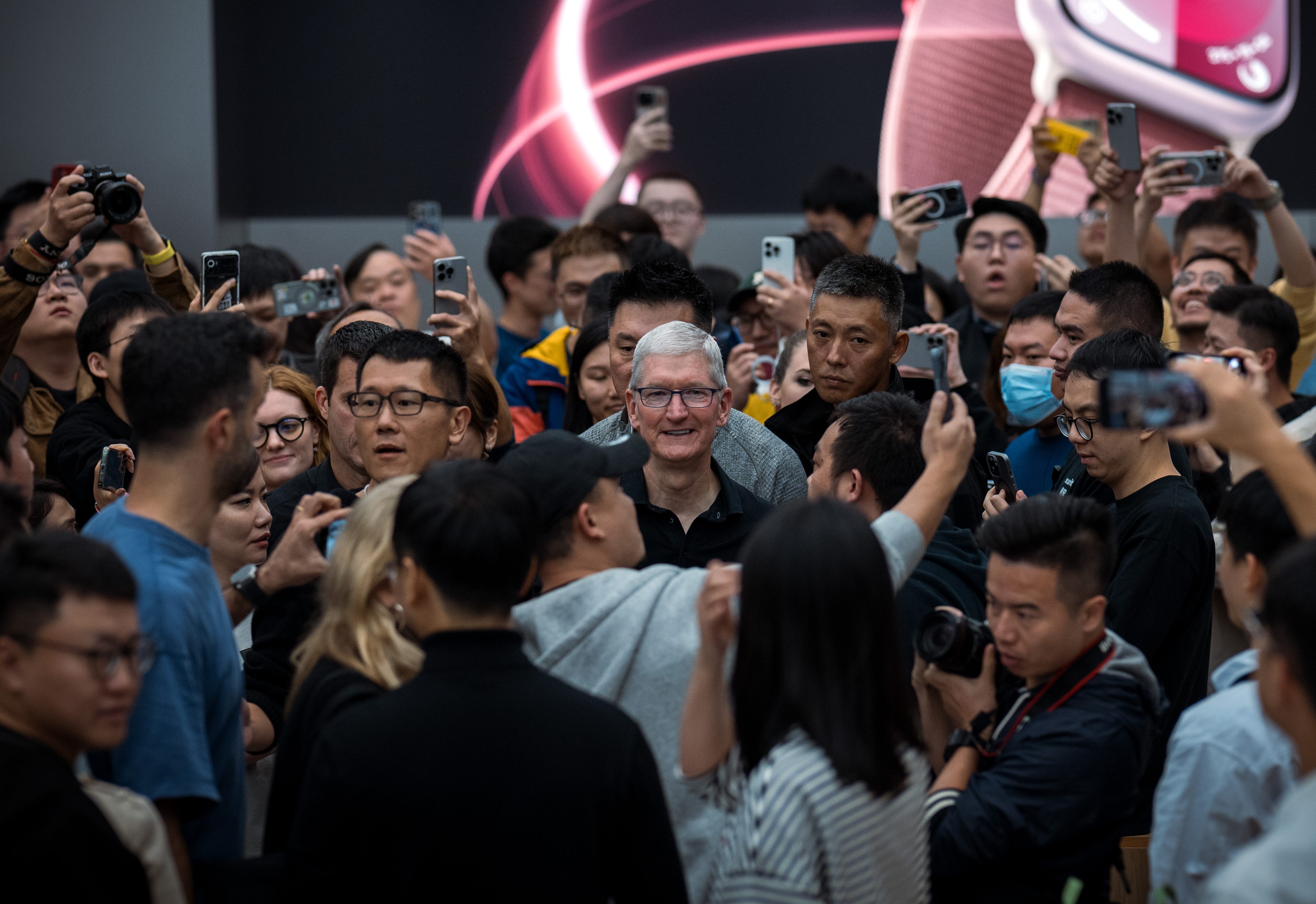 Tim Cook at an Apple Store in Chengdu, China