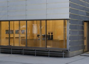 B131 Café Embodies Enclosure and Openness With a Square-Framed Design