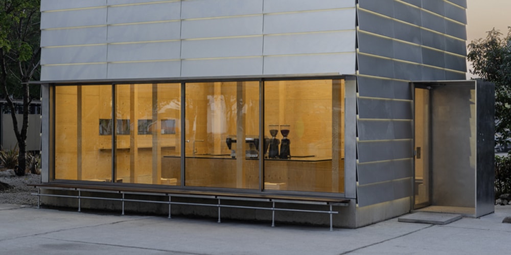 B131 Café Embodies Enclosure and Openness With a Square-Framed Design