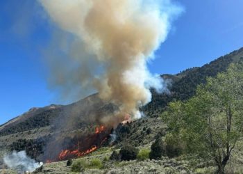 Brush Fire Near Popular California Lake Prompts Evacuations