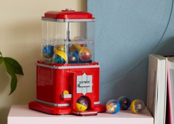 Build Your Own LEGO Minifigure Vending Machine With This New Set