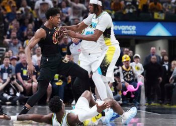 Cavs’ De’Andre Hunter shoves Pacers’ Bennedict Mathurin in heated 1st-quarter incident during playoff game