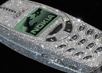 Closer Look at Alex Moss NY’s Iced-Out ‘SSS4U’ and Nokia Phone Chain For Drake