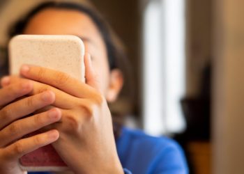 Half of states now have laws that ban or regulate cellphones in schools