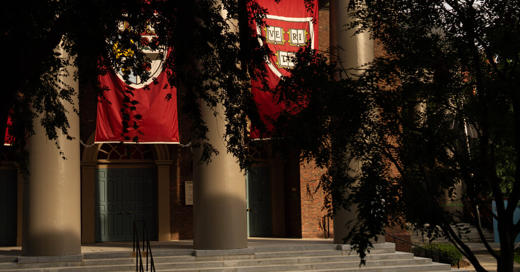 Harvard’s Trick for Fighting Trump? A Deep Bench of Conservative Lawyers.