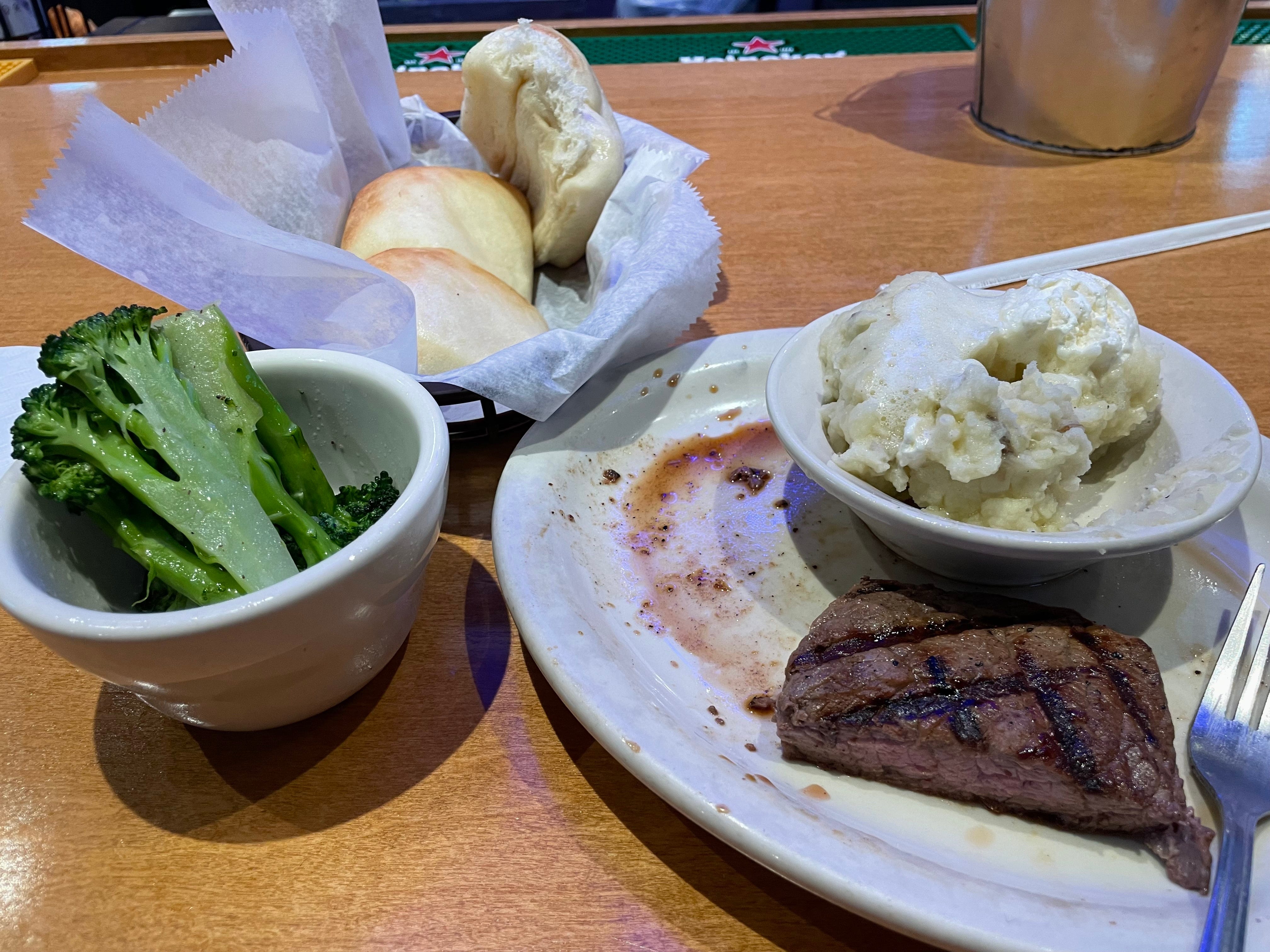 Steak, mashed potatoes, rolls, and broccoli at Texas Roadhouse