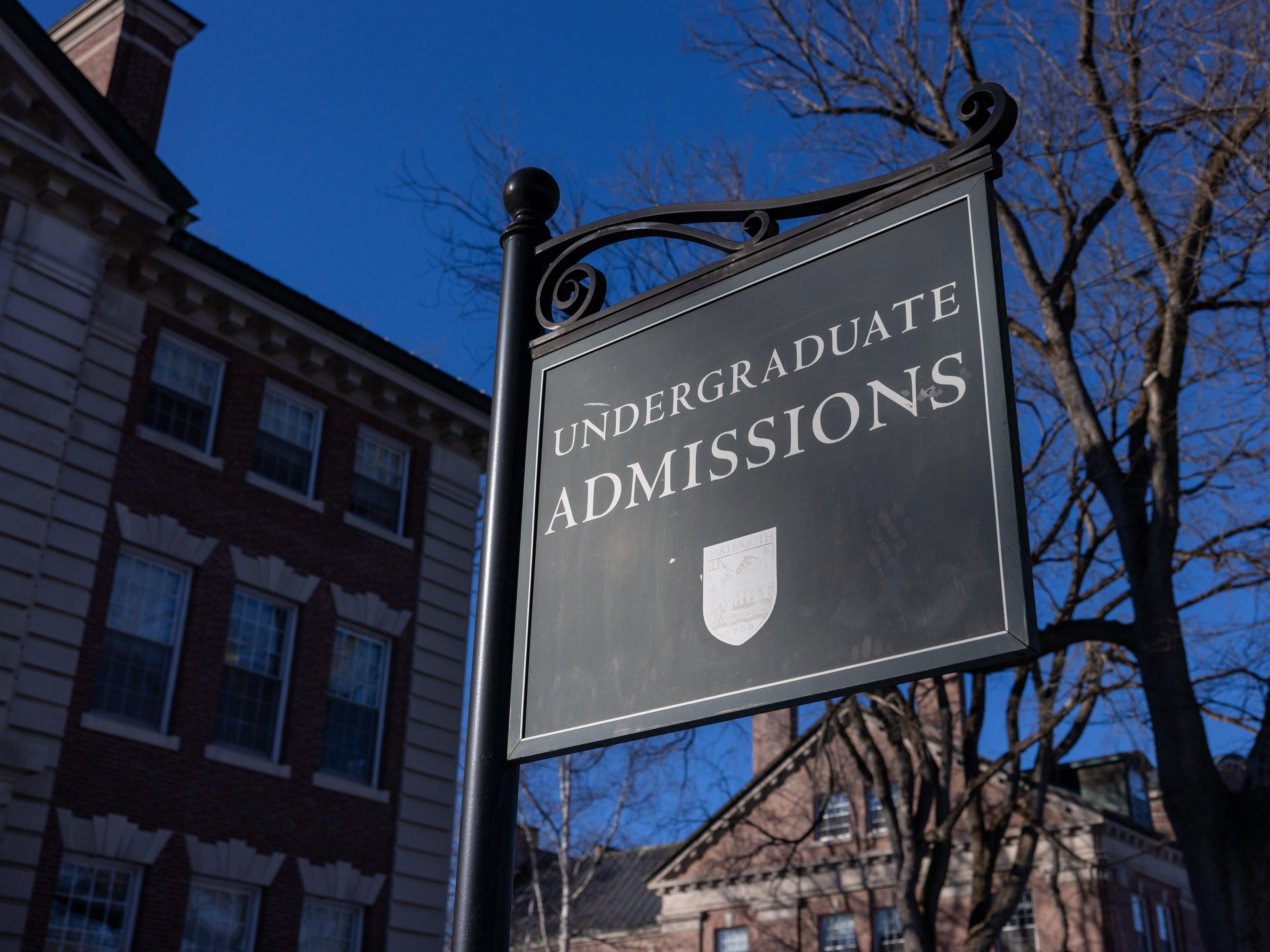 a sign on a college campus that reads "undergraduate admissions"