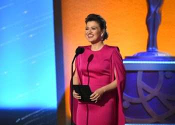 Kelly Clarkson Set To Interview Gloria Estefan, Jonas Brothers, Lizzo & Teddy Swims In NBC’s New ‘Songs & Stories’ Four-Episode Specials