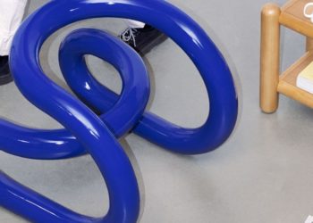 Nik Bentel Studio’s Loopy Chair Is Crafted From a Continuous Fiberglass Tube