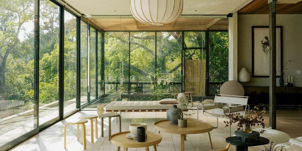 OWIU Design Transforms Ray Kappe’s Glass Ridge House Into a Tranquil Retreat