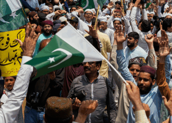 Pakistan, India suggest possible de-escalation amid both countries’ missile strikes