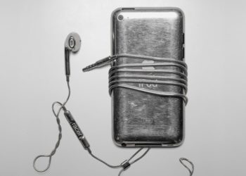 Racer Worldwide’s Racerpods Necklace Reimagines Apple’s Wired Earphones into Jewelry