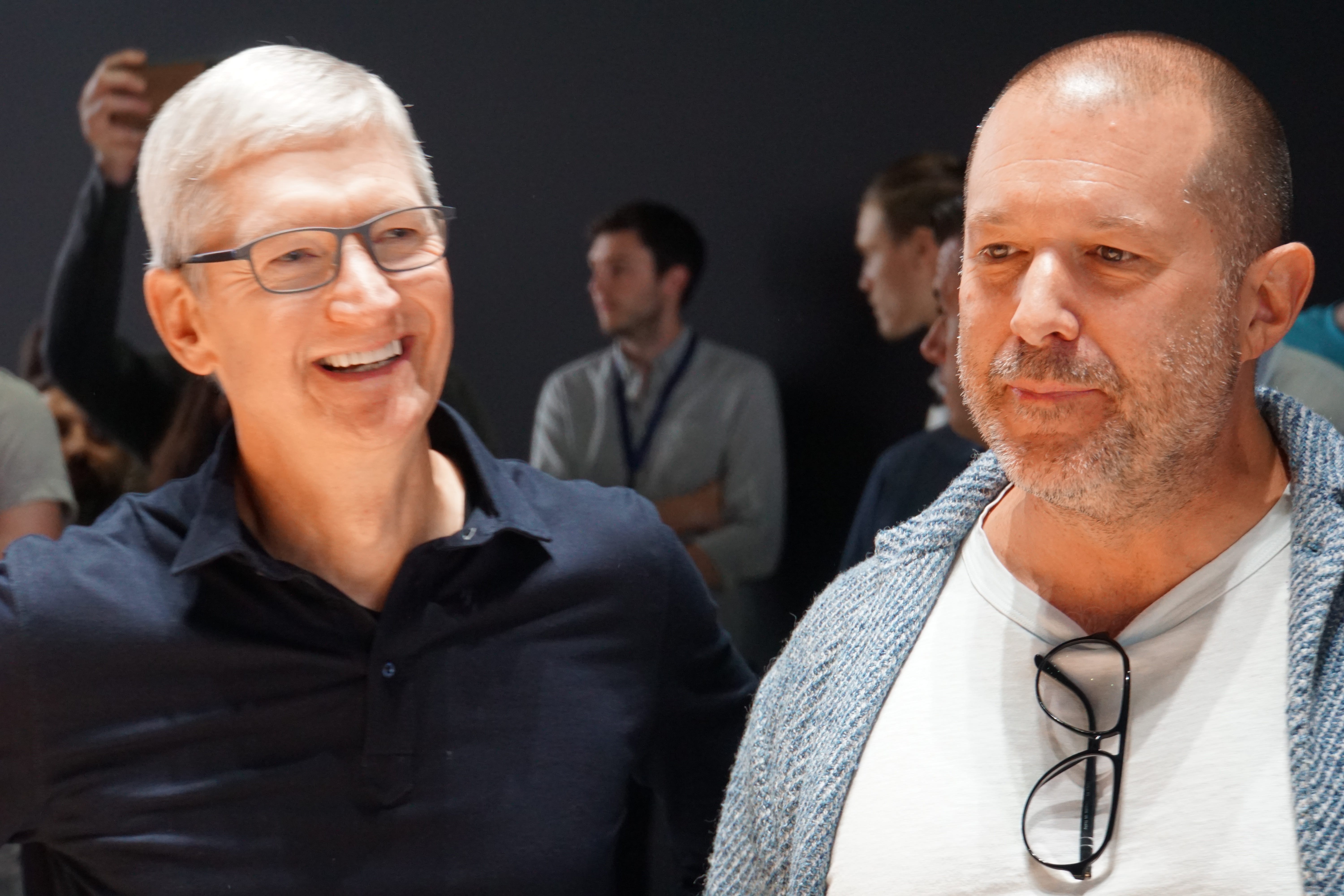 Apple CEO Tim Cook (l) talks to head of design Jony Ive at WWDC 2019. At the developer conference a new professional Mac Pro computer in a special design was presented.