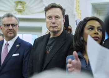 Tesla Investors Demand Elon Musk Works 40-Hour-Week
