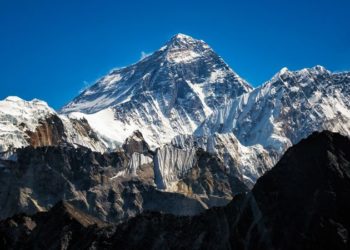 They want to climb Everest in a week using an anesthetic gas. Critics warn it’s dangerous