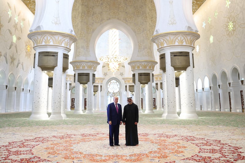 Donald Trump tours Sheikh Zayed Grand Mosque.