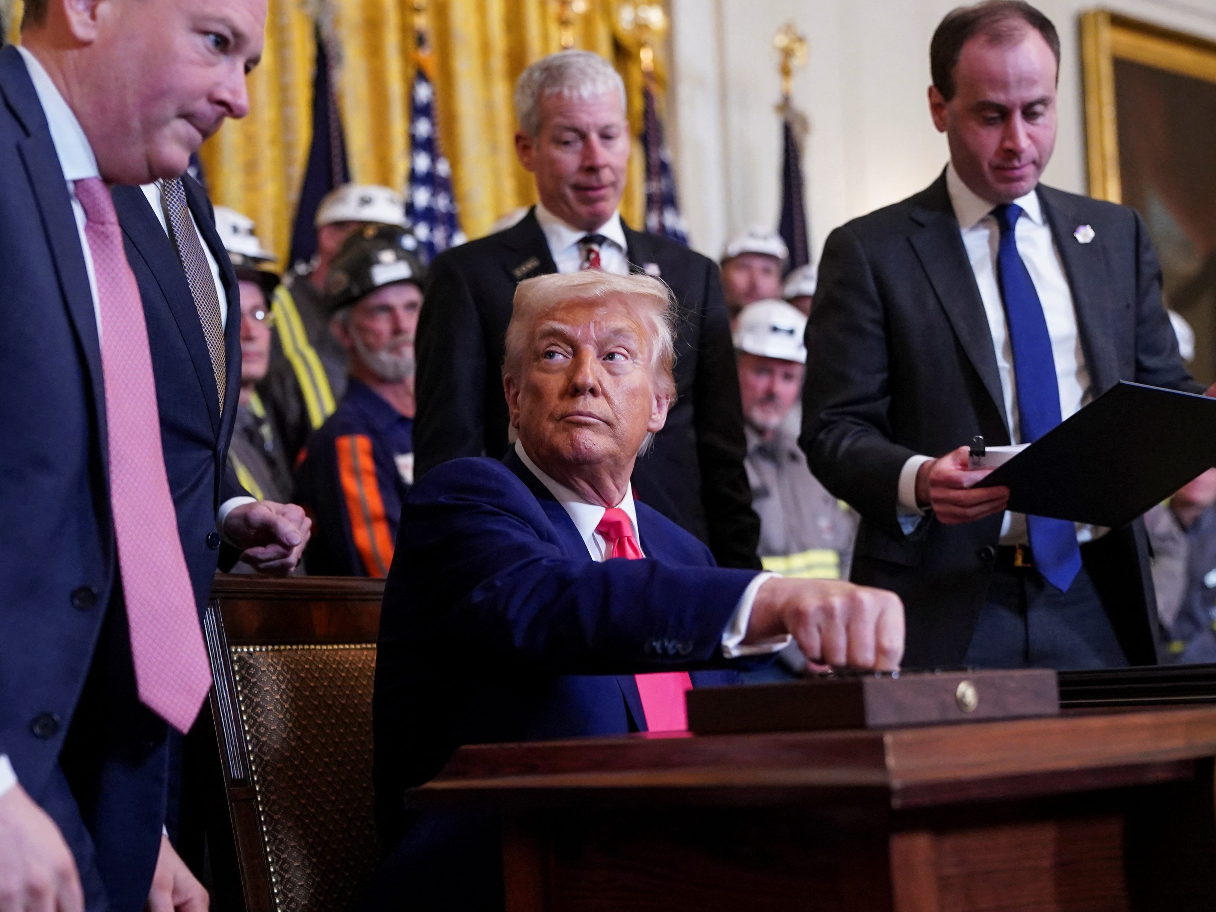 donald trump signing executive order