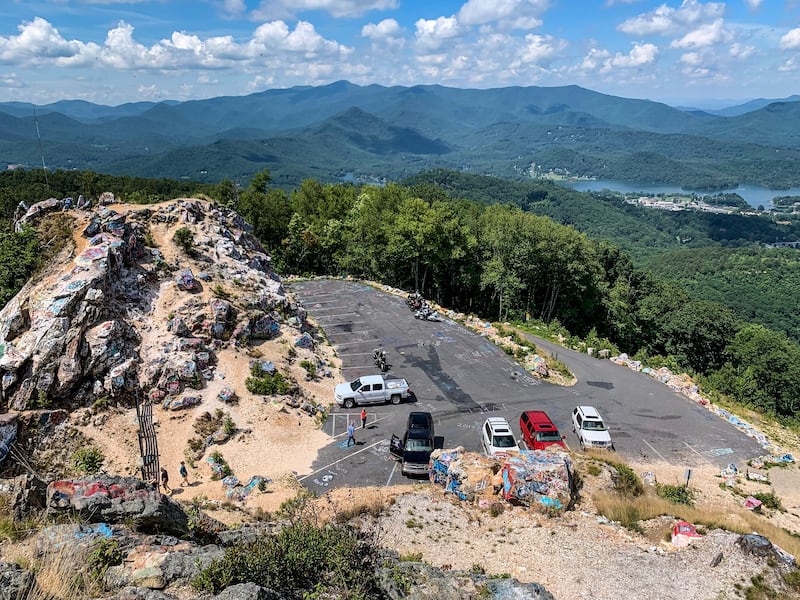 Hikers found the twins' bodies on top of Bell Mountain. (Flickr/Han Zheng)