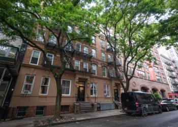 Unhinged NYC doomsdayer terrorizing Manhattan neighbors is blasting porn, yelling about end of the world