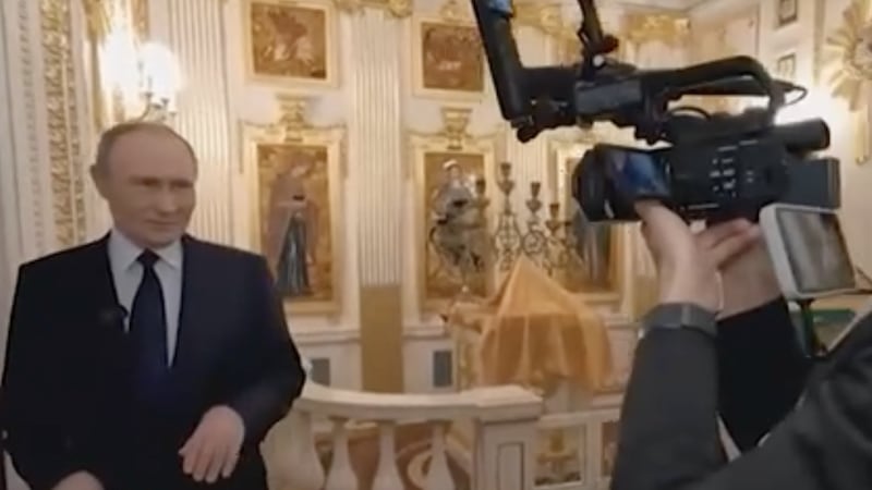 Putin shows off the chapel in his apartment.