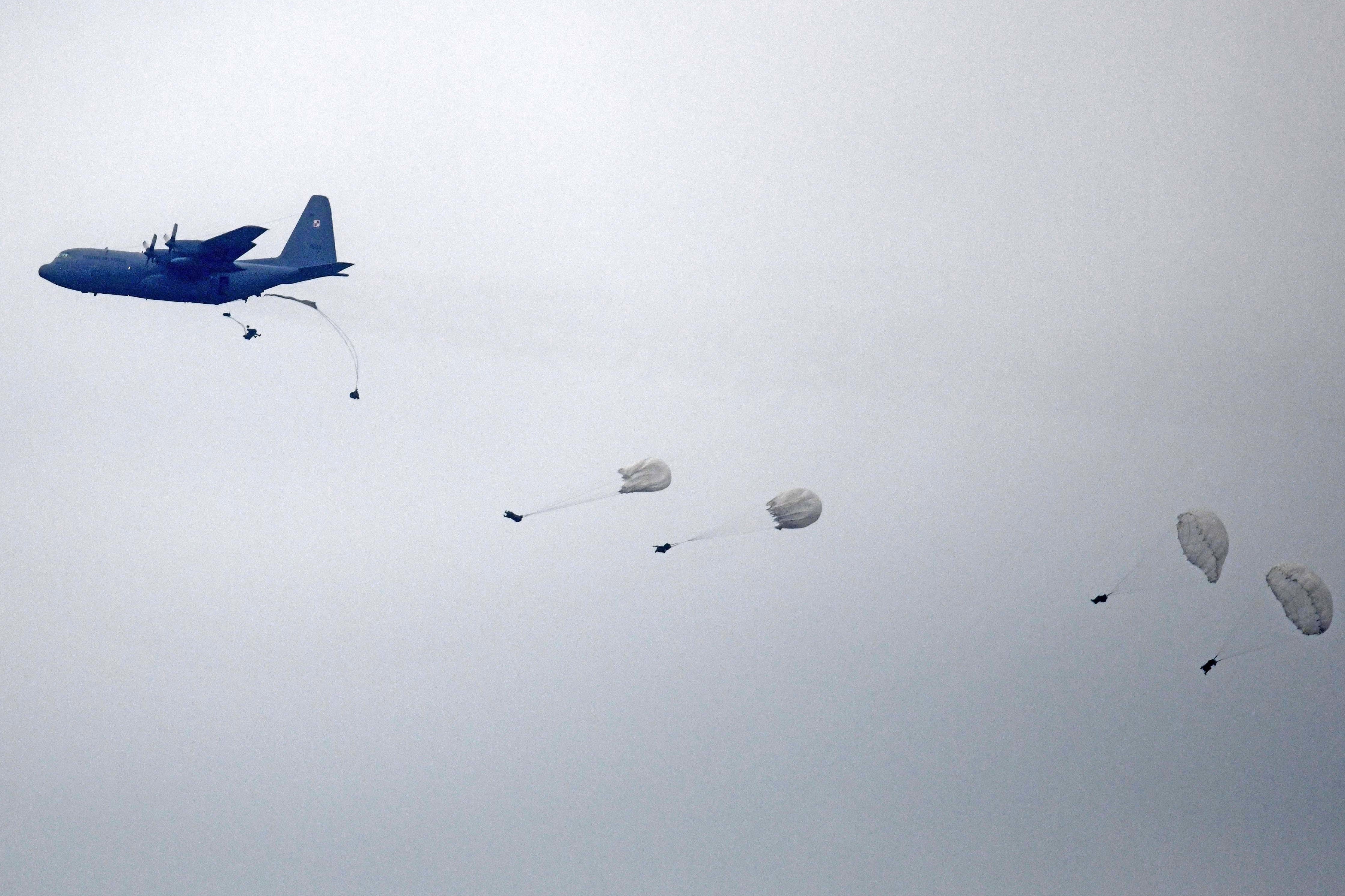 Polish 6th Airborne Brigade conducts an air insertion at Drawsko Pomorskie Training Area, June 10, 2020.
