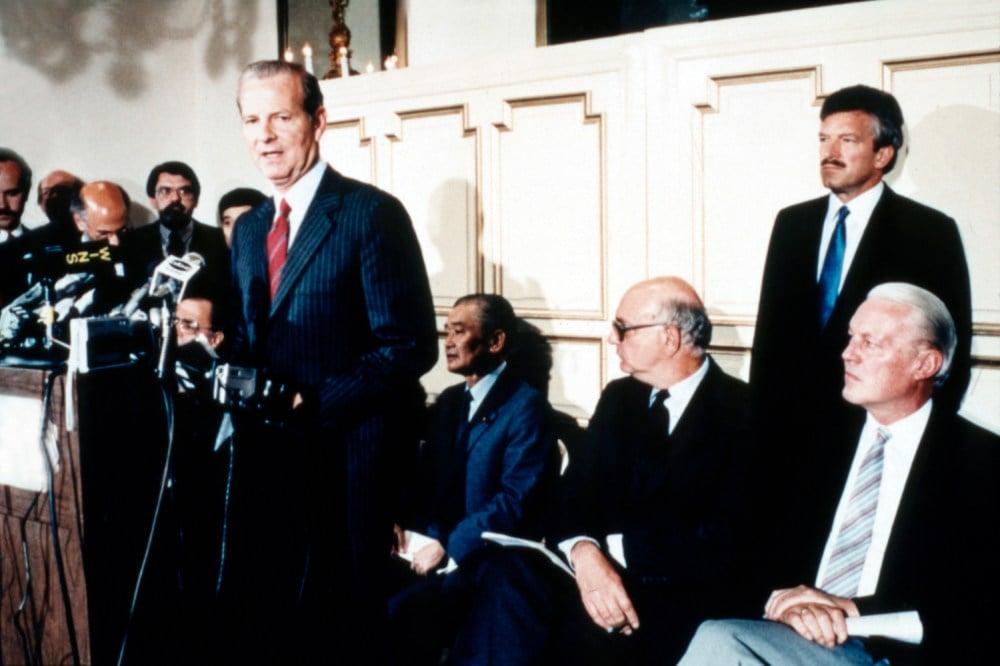 Why a Pact to Weaken the Dollar Makes No Sense