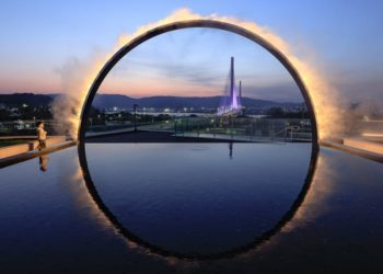 ‘Arc ZERO: Eclipse’ Brings Mist and Light Installation to Seoul’s Skyline