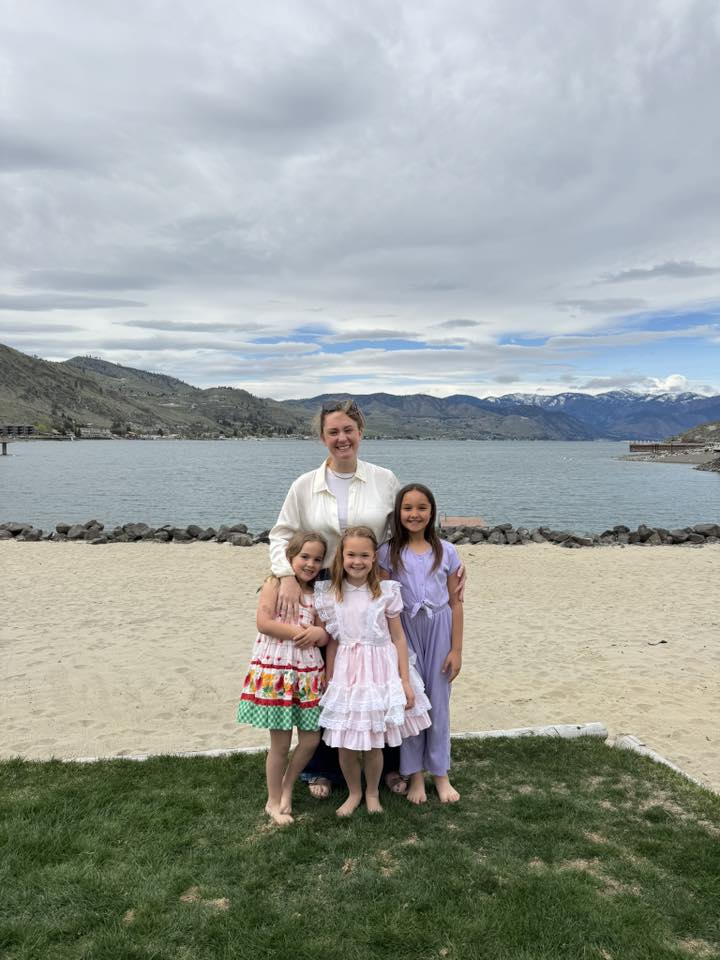 The girls’ mother, Whitney Decker (C), had said she was “concerned about the safety and wellbeing of my girls and their dad.”