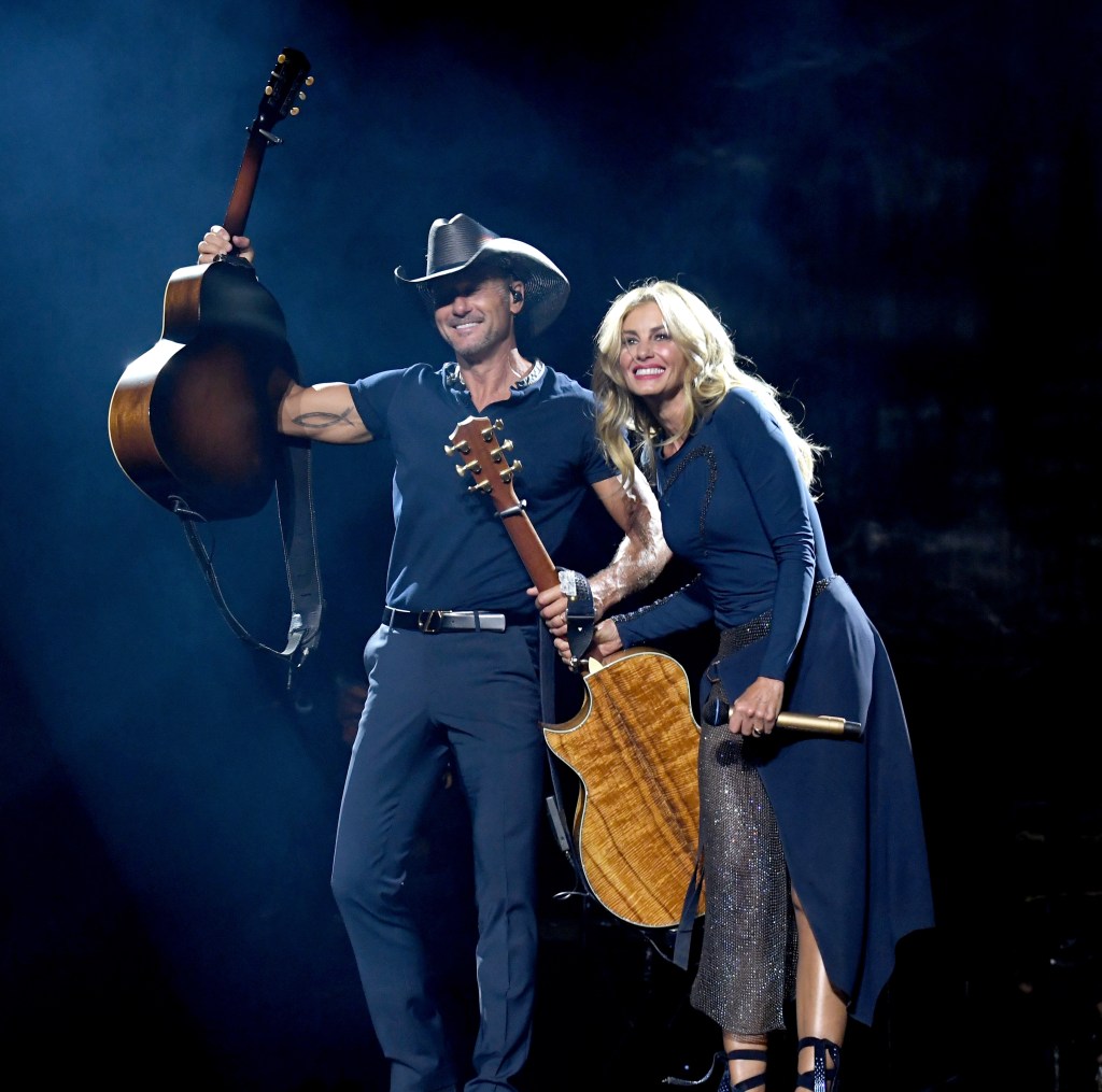 Tim McGraw and Faith Hill in July 2017 performance