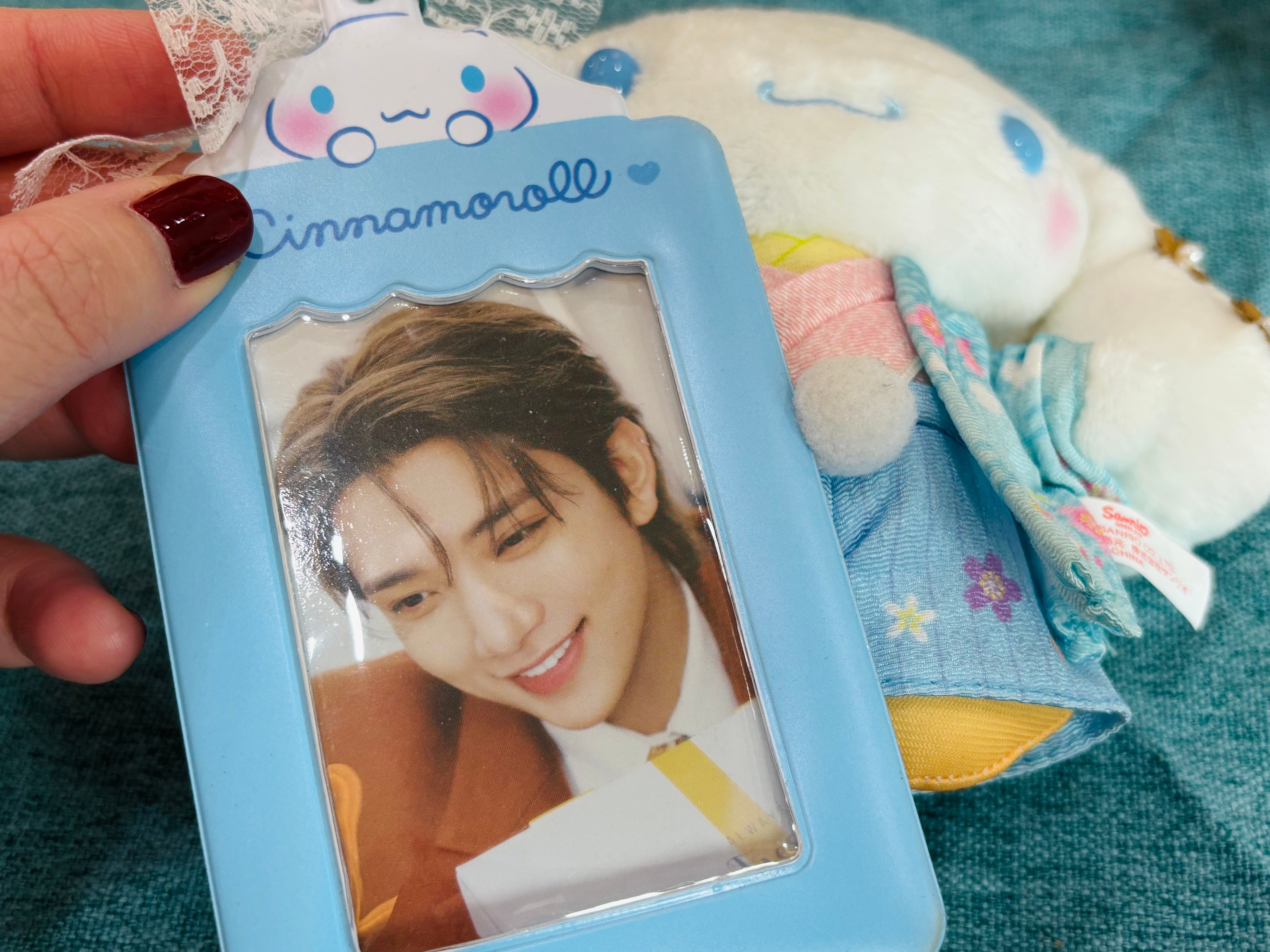 An image of the author's own keychain toploader of a Joshua photocard.