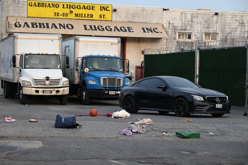 
Police shoot at a group of suspects stealing vehicles at 13402 33rd Avenue in Flushing, Queens.