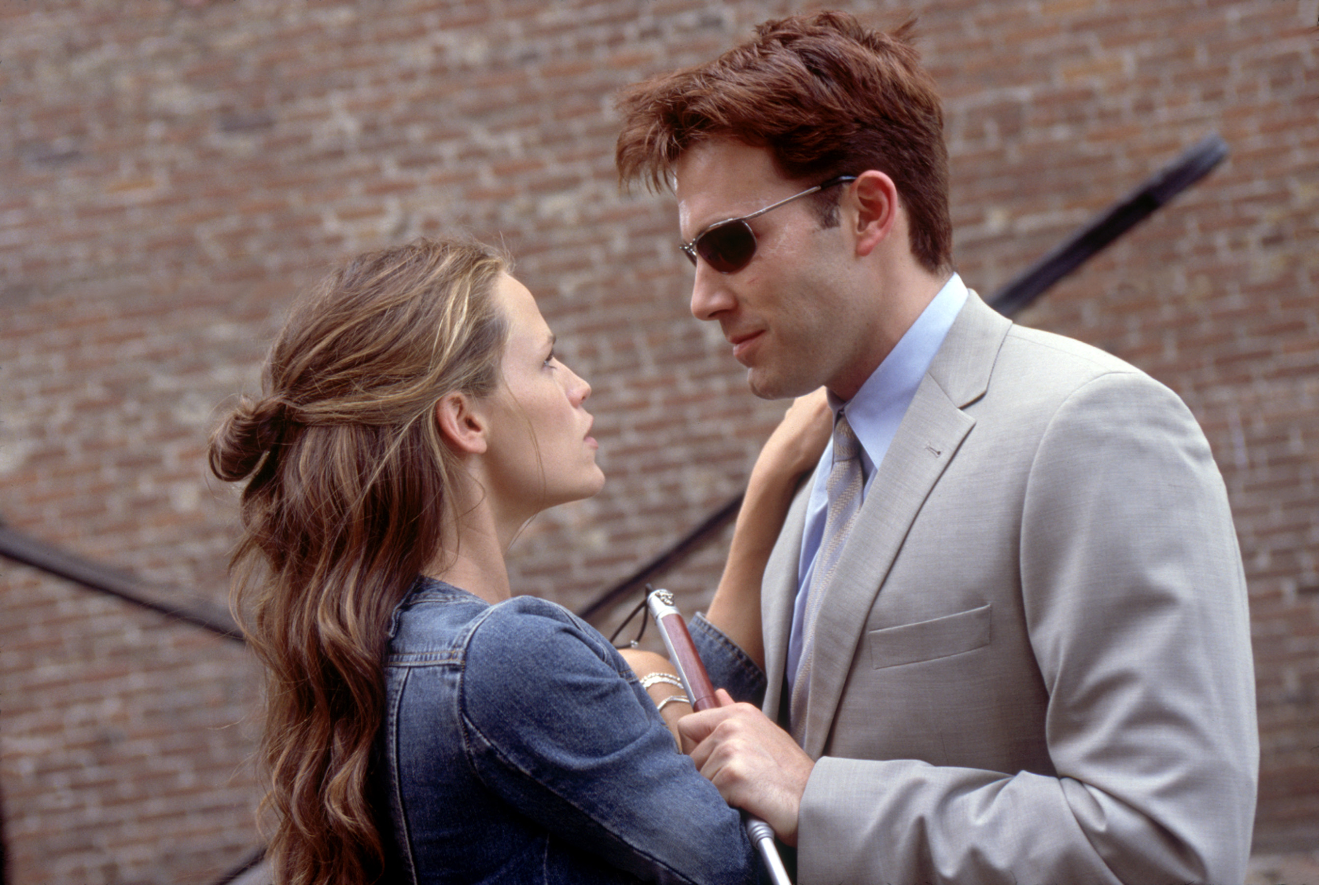 Jennifer Garner looks up at Ben Affleck. 