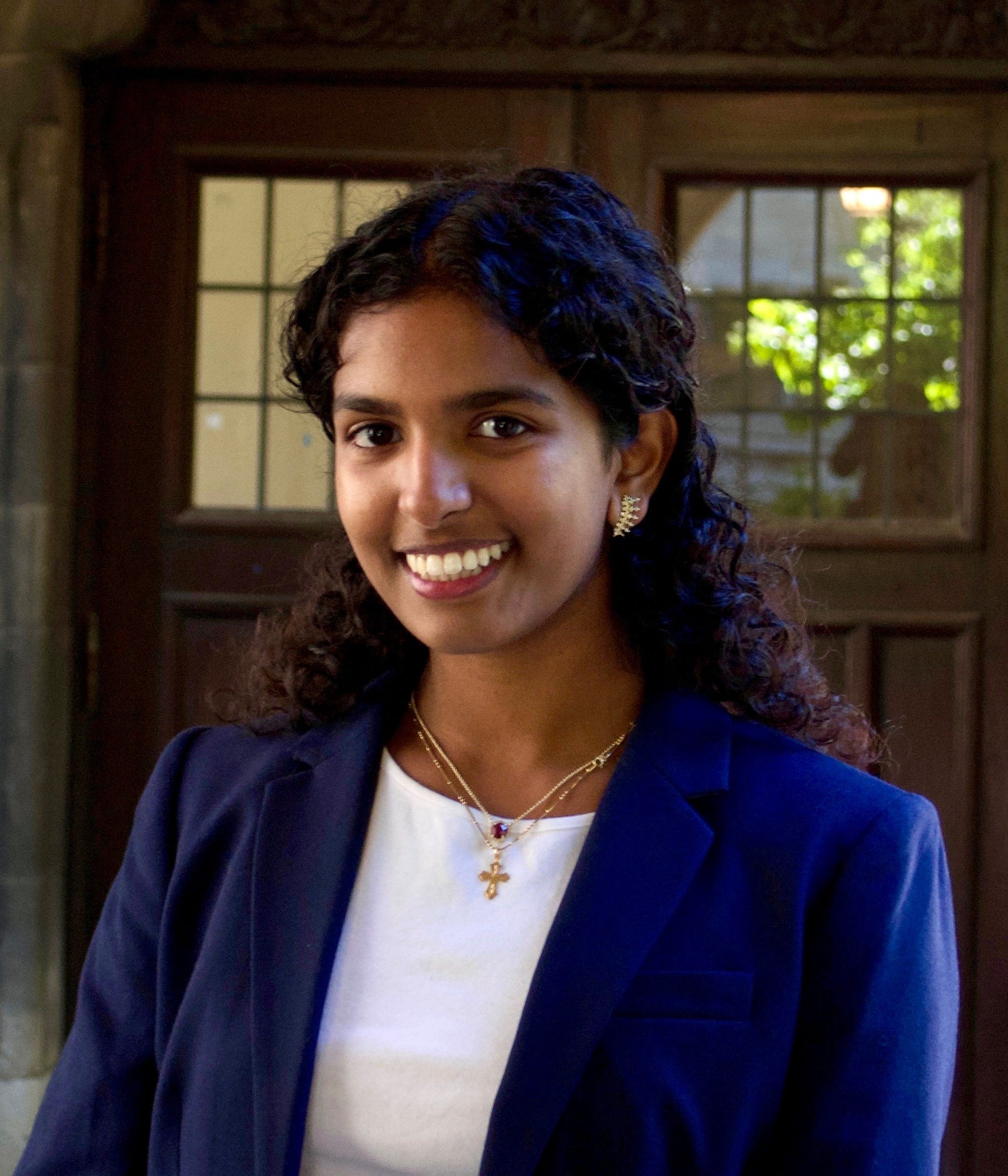 headshot of Sara Thomas