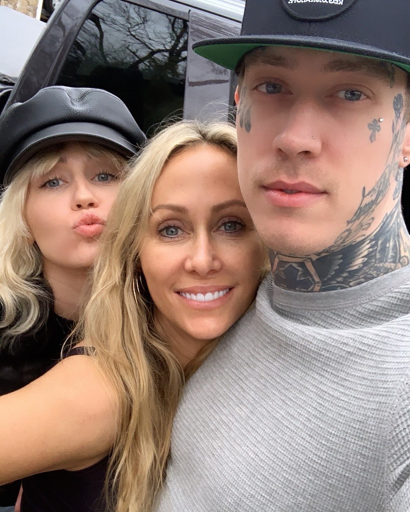 Trace Cyrus in a selfie with Tish and Miley Cyrus. 