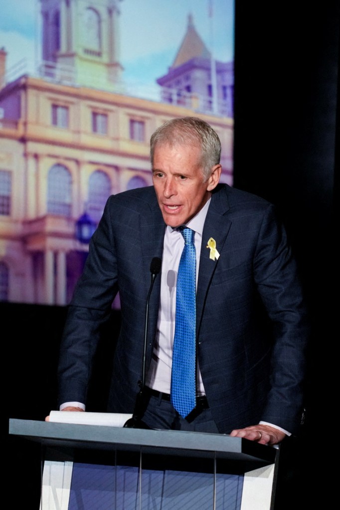Whitney Tilson speaking at a New York City Democratic mayoral primary debate.