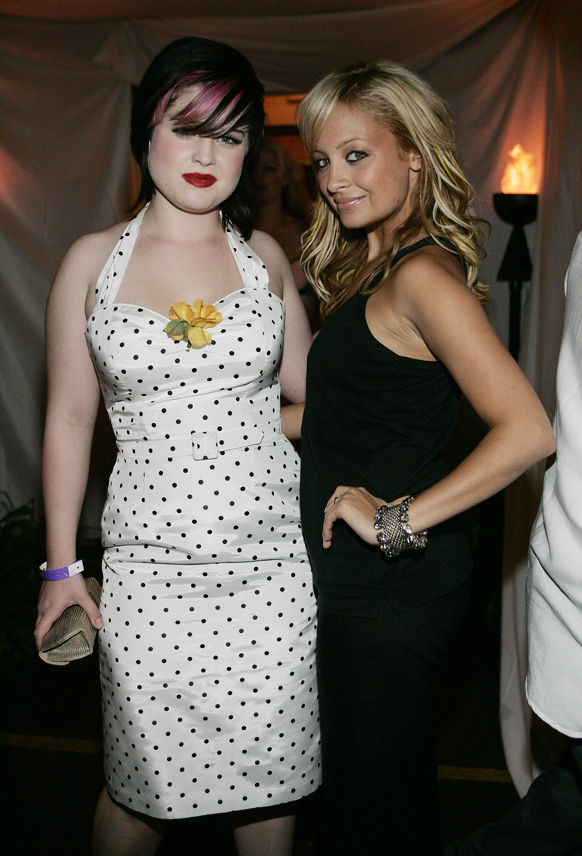 kelly osbourne and nicole richie in 2004