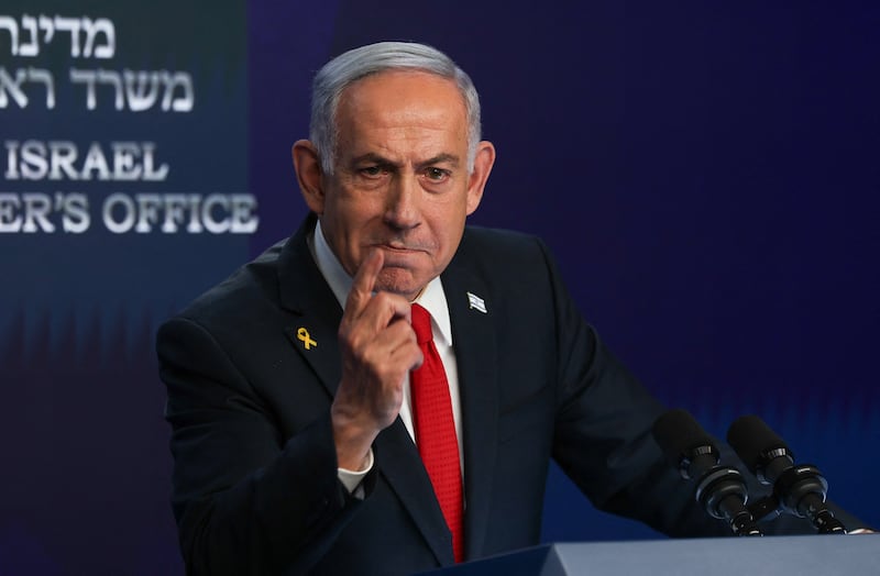 TOPSHOT - Israeli Prime Minister Benjamin Netanyahu gives a press conference in Jerusalem on May 21, 2025. Netanyahu said on May 21 that he was ready for a "temporary ceasefire" to guarantee the return of hostages held in Gaza, of whom 20 are "certainly" alive. (Photo by Ronen Zvulun / POOL / AFP) (Photo by RONEN ZVULUN/POOL/AFP via Getty Images)