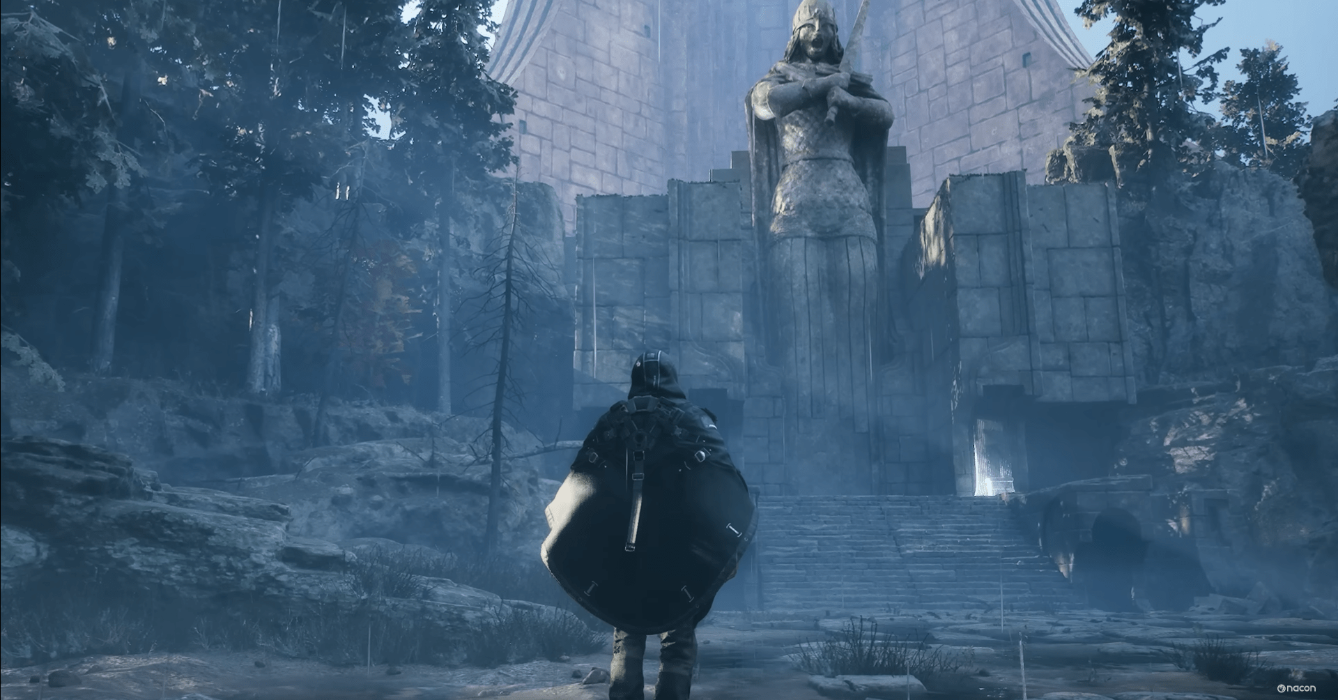 The player character wearing a cloak, explores a bleak ruin in Hell Is Us