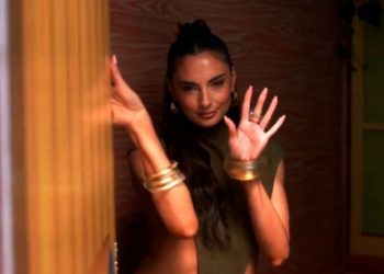 ‘Giggly Squad’s Paige DeSorbo Makes ‘Love Island USA’ Guest Hosting Debut