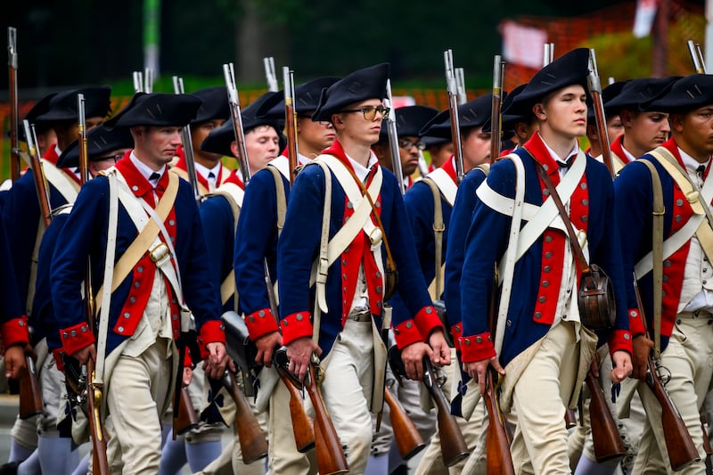 People dressed as Revolutionary War soldiers