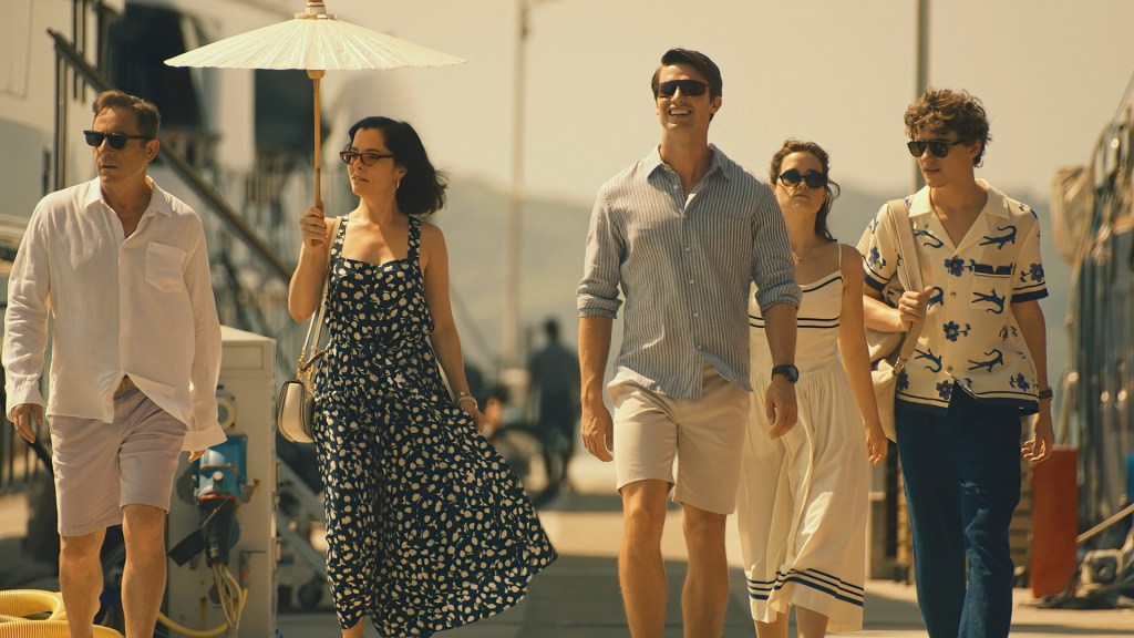 Jason Isaacs, Parker Posey, Patrick Schwarzenegger, Sarah Catherine Hook, Sam Nivola on The White Lotus