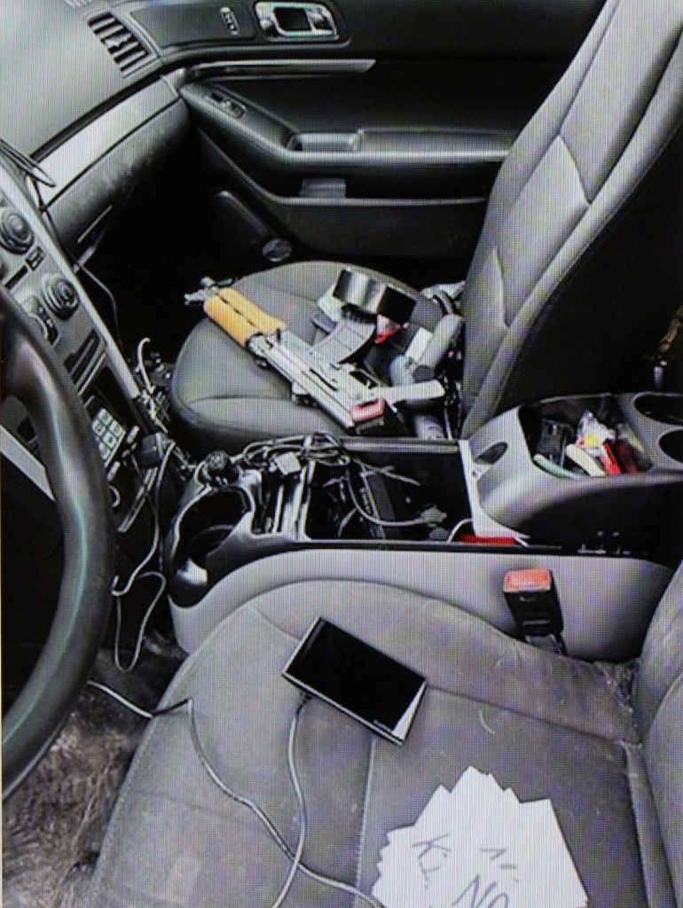 Image of weapons and a note found in a vehicle.