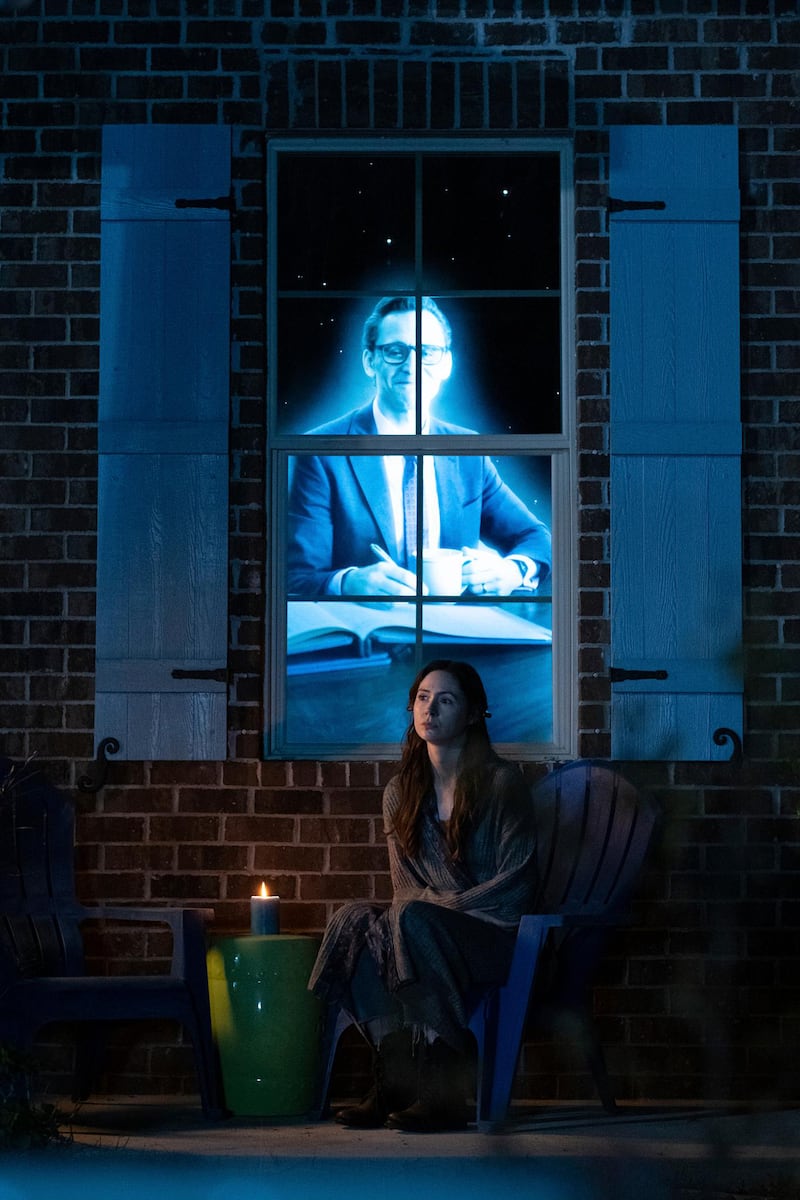 Tom Hiddleston and Karen Gillan in The Life of Chuck.